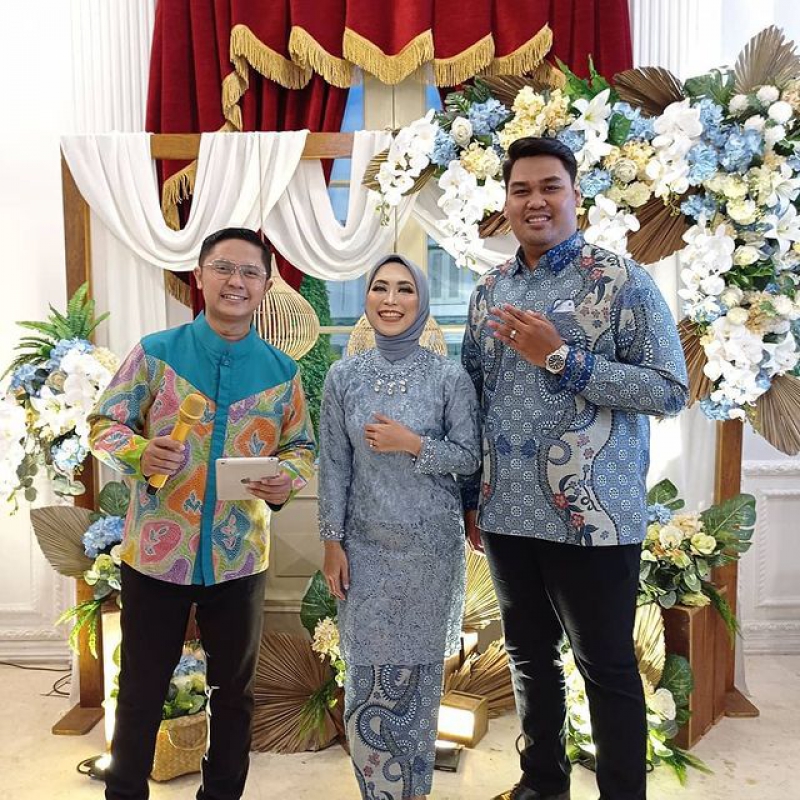 One Step Closer... Congratulations @iga.pelangi And @havizh.gunawan 