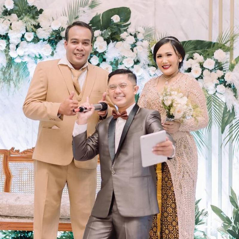 The Story Wedding Of Dessy Alfons, Congratulations 